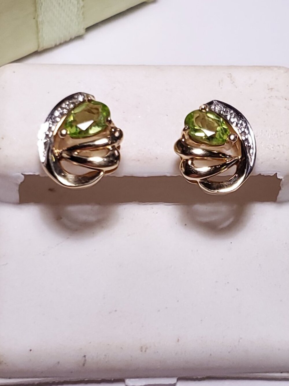 Estate .75ctw Natural Pear Peridot &Diamond swirl 14Kt Y/Gold Post Earrings24759